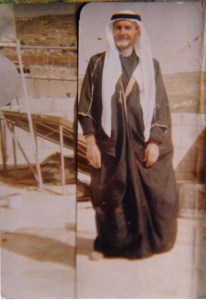 صورة لقرية الفالوجة - فلسطين: : المرحوم -عبدالله عويضة-والد الدكتور جميل وسعادة الدكتور النائب محمدوالدكتور عدنان