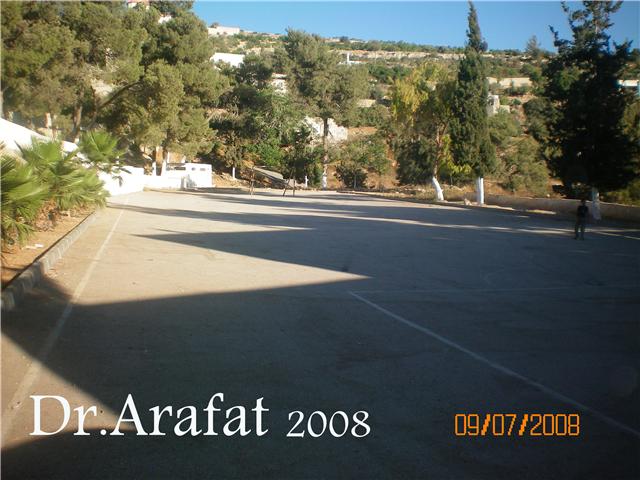 صورة لقرية بيت دقو - فلسطين: : ملعب المدرسة