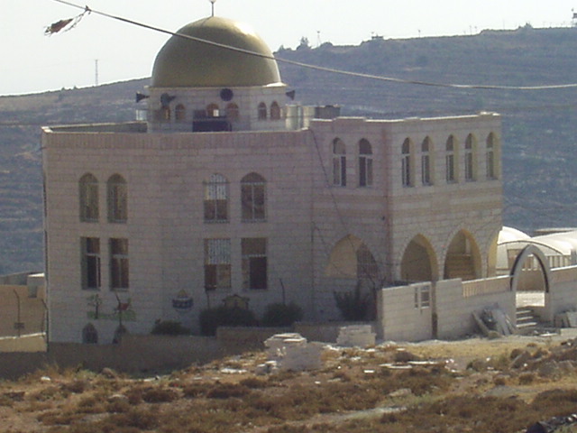 صورة لقرية بيت كاحل - فلسطين: : مسجد الشهداء