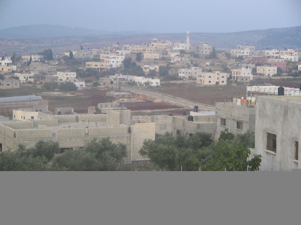 صورة لقرية جلقموس - فلسطين: : جلقموس من بئر علي