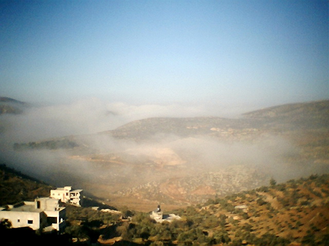 صورة لقرية رمون - فلسطين: : عناق السحاب/جبال رمون الغربيه 13-12-2007