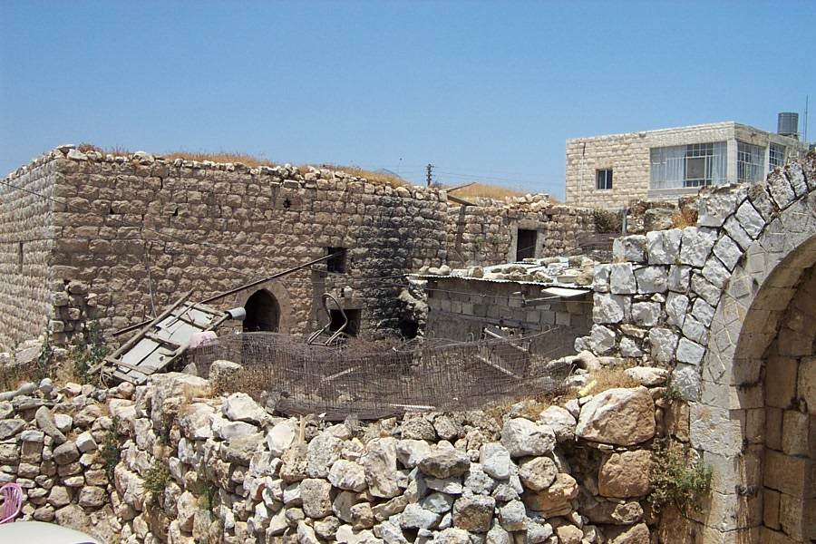 صورة لقرية رمون - فلسطين: : المباني القديمة # 72