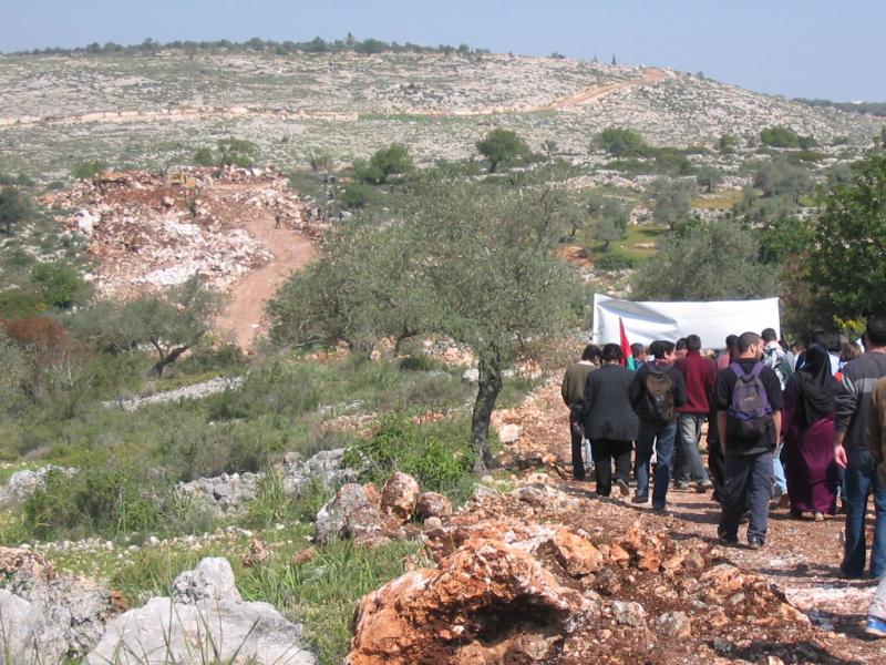 صورة لقرية صفا - فلسطين: : تظاهر ضد الجدار العنصري وإغتصاب الأرض