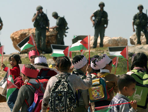 صورة لقرية صفا - فلسطين: : مظاهرة للأطفال ضد الجدار العنصري