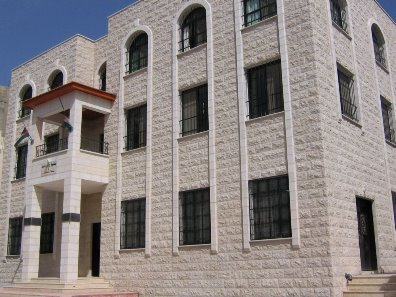 صورة لقرية يعبد - فلسطين: : مبنى بلدية يعبد