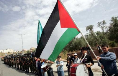 صورة لقرية يعبد - فلسطين: : استقبال اهالي يعبد لقوى الامن الفلسطينية الداخلة الى البلدة لتطبيق النظام
