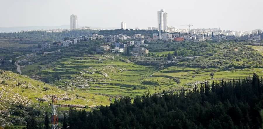 صورة لقرية المديه - فلسطين: : صورة للقرية من جبال نعلين -- تصوير : حذيفة سرور