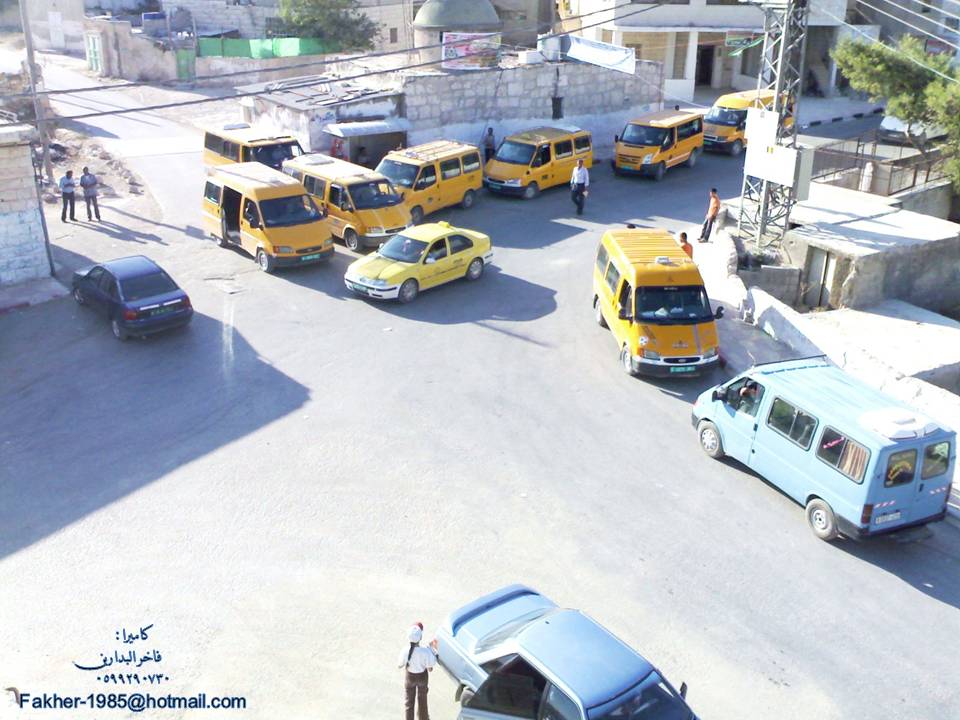 صورة لمدينة السموع - فلسطين: : دوار الشهيد باسم البدارين والجامع العمري