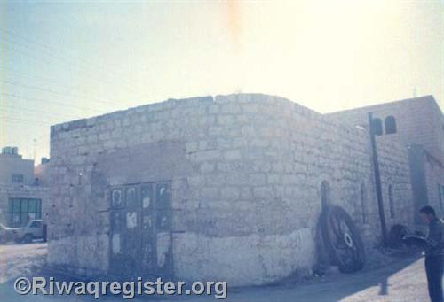 صورة لمدينة السموع - فلسطين: : مبنى بابور العقيلي قبل الهدم