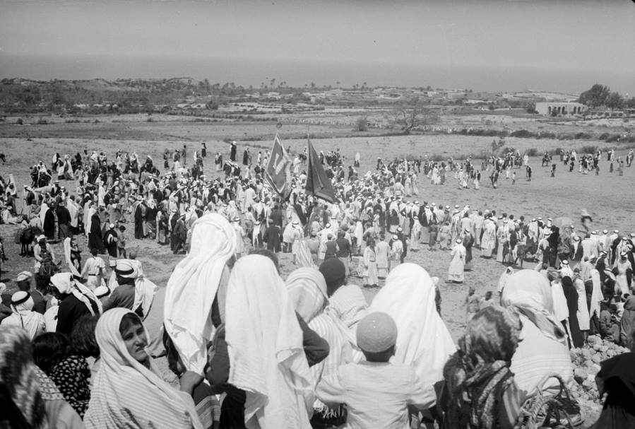 صورة لقرية ام خالد - فلسطين: : منظر قديم ونادر لأحد الاحتفالات الموسمية في القرية عام 1918-- منقول من صفحة أحمد مروات
