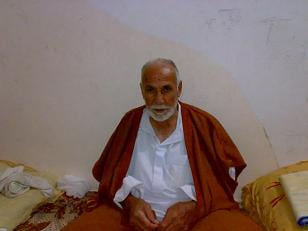 Picture for Sarafand al-Kharab Village - Palestine: : الحاج حسن حسين العويني من أهالي صرفند الخراب وهو يسكن مدينة خان يونس في قطاع غزة وعمره 82 عاماً ويسلم على جميع أهالي صرفند