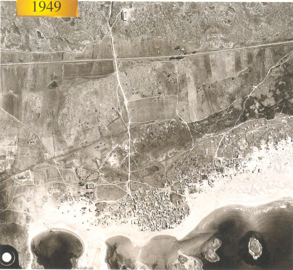 صورة لقرية الطنطورة - فلسطين: : منظر من الجو نادر للطنطورة والقرى المحيطة سنة 1949. اُنقر الصورة لتكبيرها.