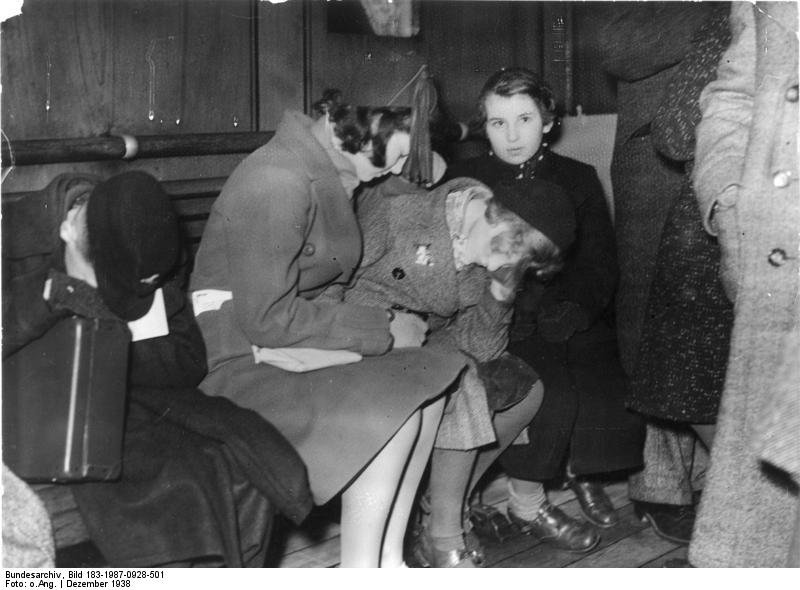 Jewish children from Germany have arrived in Harwich (Essex), coming from the Netherlands, December 1938